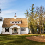 Houzz Tour: Classic Lake Cottage Style for a Vacation House (13 photos)
