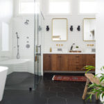 New This Week: 3 Bathrooms That Stylishly Mix Materials (6 photos)