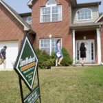 Mortgage applications rise 2%, but buyers seem unimpressed by lower rates