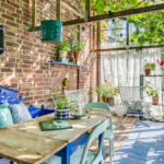 Cozy Up in These 10 Romantic Garden Seating Nooks (11 photos)