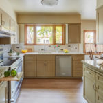 Refaced Cabinets Give This Kitchen a Whole New Look (10 photos)