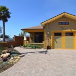 Choosing Color: See This Home Try On 5 Exterior Paint Palettes (11 photos)
