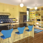 Cheerful Yellow-and-Blue Kitchen for Book Lovers (5 photos)