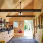 9 Gorgeous Garden Sheds and Luxury Indoor Potting Stations (10 photos)