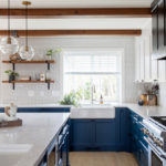 A Farmhouse Kitchen for One Cook or a Crowd (7 photos)