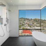 10 Beautiful Bathrooms With a View (10 photos)