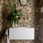 7 Stylish Patterns for a Powder Room Makeover (7 photos)