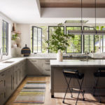 Kitchen of the Week: Leafy Views and Smart Storage (13 photos)