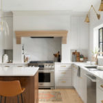 Kitchen of the Week: Creamy White, Wood and Brass in an Open Plan (10 photos)