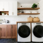 9 Practical Ideas From Summer 2020’s Most Popular Laundry Rooms (10 photos)