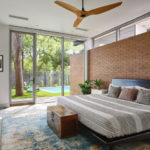 Houzz Tour: Texas Pro’s Green Home Channels Palm Springs (23 photos)